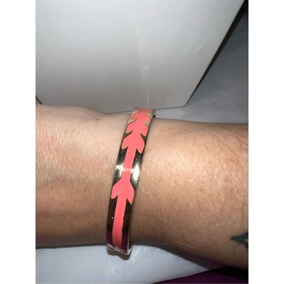 Gold Tone‎ and Pink Enameled Arrow Bangle Bracelet - Picture 4 of 5